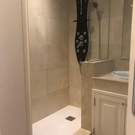 Luxury Spacious Near The City Center With Free Internet And Parking Appartement